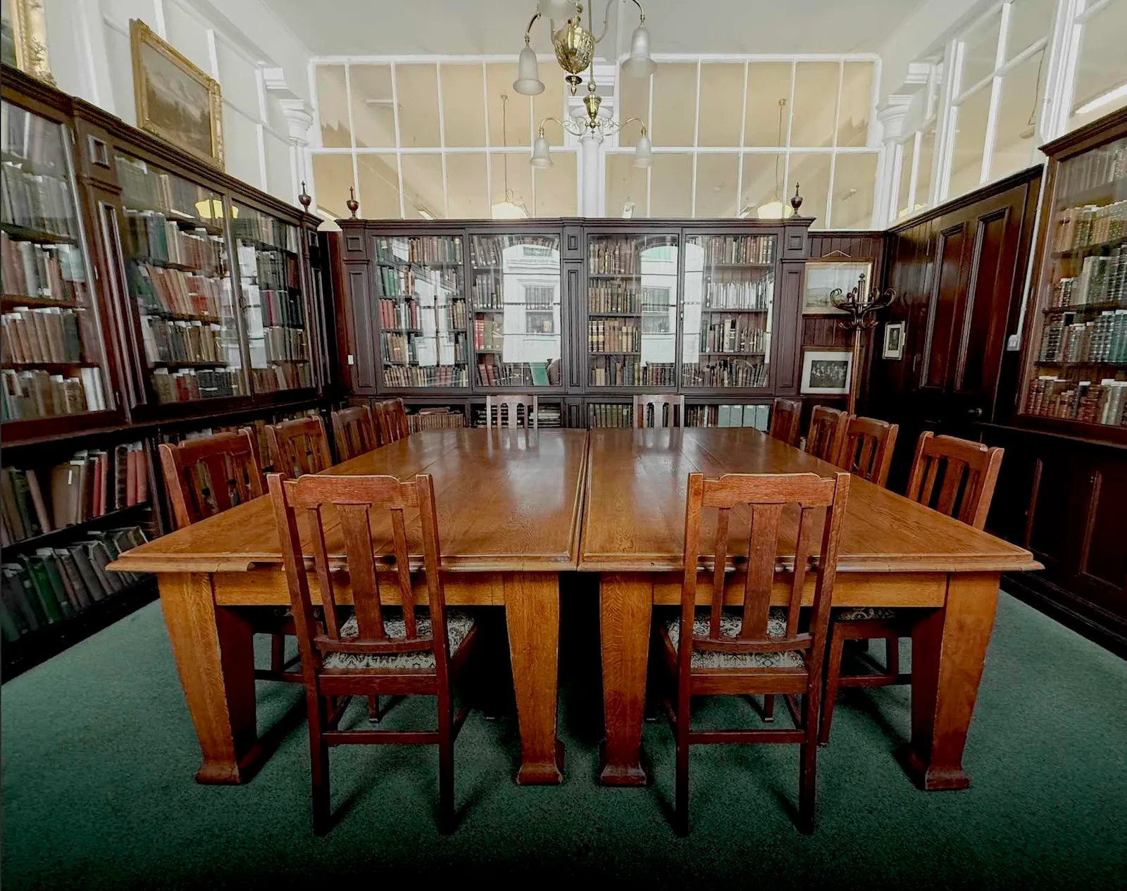 Irish Library Hall Linen Hall Library - GoVisit Northern Ireland | Places to Stay, Eat ...